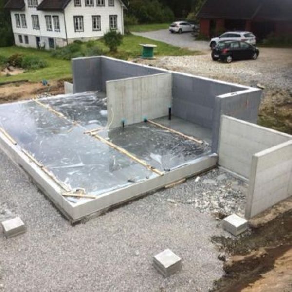 Betongarbeid bolighus på Sandane